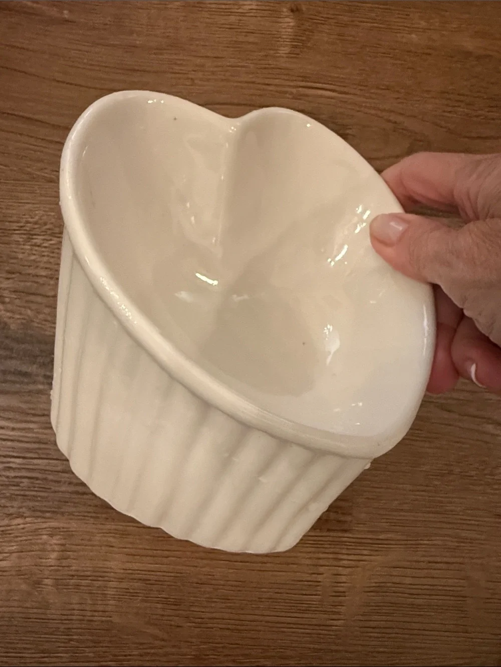 Heart-Shaped Ceramic Pet Food Bowl - White